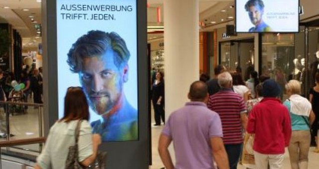 Ströer installiert den 1.500sten OC Mall im Einkaufszentrum
